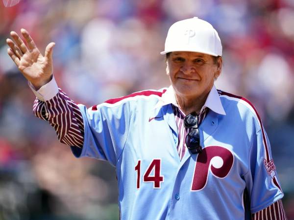 Pete Rose tampil dalam salah satu penampilan publik di kandang Cincinnati Reds. (Foto: AP)