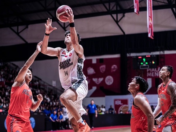 IBL All Indonesian: Satria Muda Rebut Game 1 Usai Bungkam Pelita Jaya