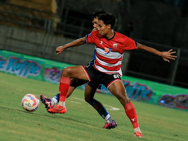 Pemain bertahan Madura United, Ahmad Rusadi