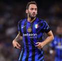 Video Hakan Calhanoglu Cetak Gol Pertama Sebagai Pemain Inter