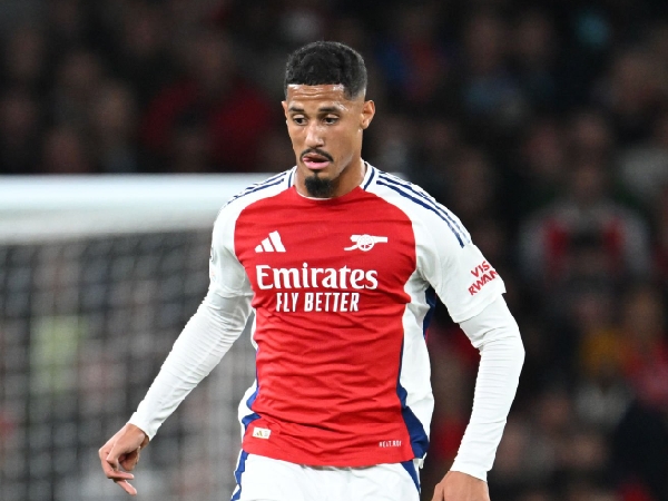 Bek Arsenal, William Saliba