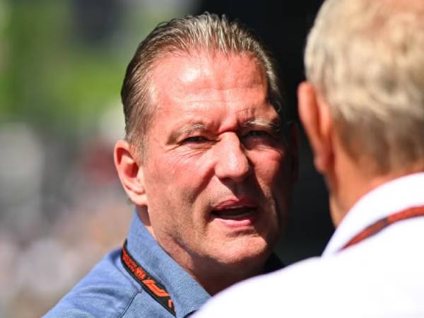 Jos Verstappen menyuarakan keprihatinannya terhadap manajemen Red Bull selama putaran pembuka musim 2024 di Bahrain. (Foto: Racing TV)