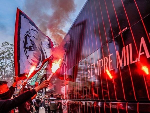 Kepolisian Milano Larang 24 Ultras AC Milan dan Inter Masuk Stadion