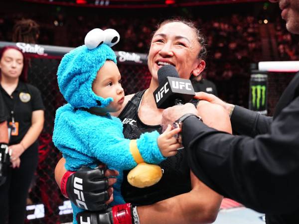 Mantan Juara Carla Esparza Pensiun Dari MMA Setelah Kalah Di UFC 307