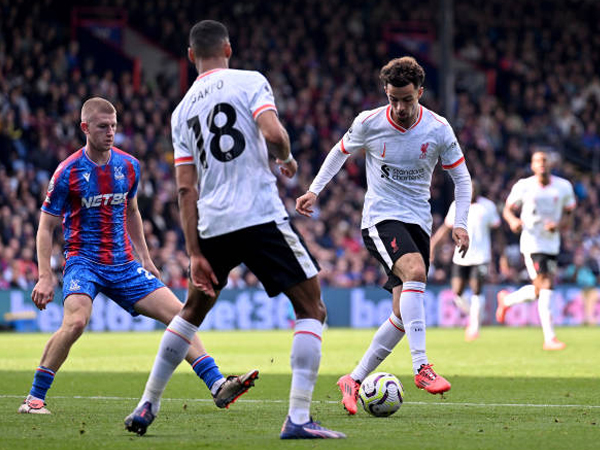 Arne Slot Ungkap Alasan Mainkan Curtis Jones Lawan Crystal Palace