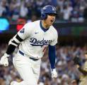 Shohei Ohtani Memukau Dalam Debut Playoff; Dodgers Menangi Game 1