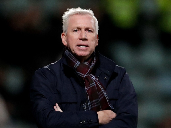 Alan Pardew Yakin Arsenal akan Kalahkan Man City dalam Perburuan Gelar