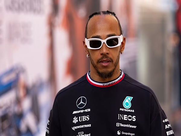 Lewis Hamilton Harus Menunggu hingga 2025 untuk Geber Ferrari