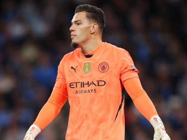 Tahun Depan, PSG Ingin Bajak Ederson Moraes dari Manchester City