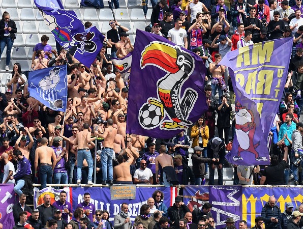 Ultras Fiorentina Ejek Fans Milan Yang Ditangkap Satgas Anti-Mafia