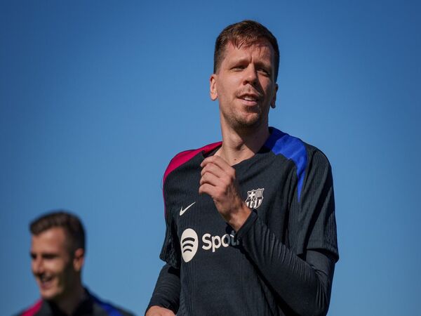 Wojciech Szcsesny menyebut Barcelona menawarkan tantangan yang lebih besar dari Juventus, sehingga ia pun menarik keputusannya untuk pensiun musim panas kemarin / via Getty Images