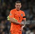 Roy Keane Kritik Jordan Pickford Setelah Kekalahan Inggris dari Yunani