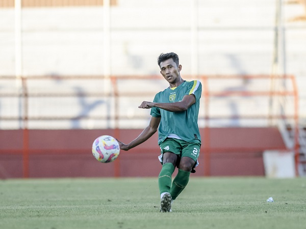 Catur Pamungkas Kembali Fit, Pertahanan Persebaya Surabaya Makin Kokoh