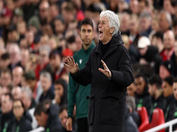 Pelatih Atalanta yakni Gian Piero Gasperini, menilai bahwa kesuksesan dalam sepakbola tidak bisa cuma diukur dari jumlah trofi saja / via Getty Images