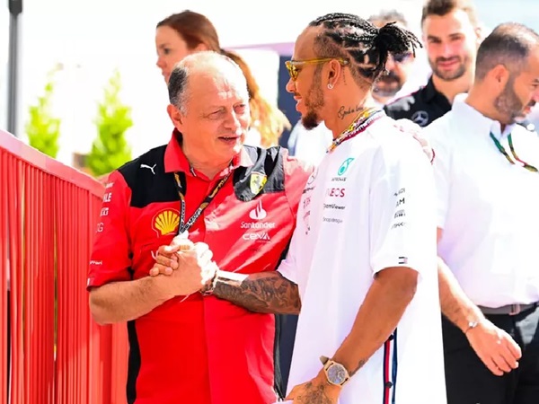 Lewis Hamilton Bergabung Bukti Ferrari di Arah yang Benar