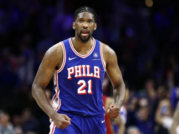 Joel Embiid Absen hingga Sisa Pramusim karena Cedera Lutut