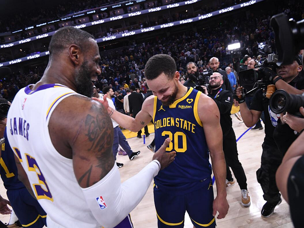 LeBron James tak yakin bisa dapat kesempatan setim dengan Stephen Curry lagi.