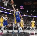 Los Angeles Lakers Diumbangkan Warriors di Pramusim