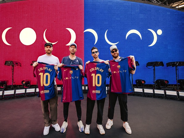 Barcelona Rilis Jersey Kolaborasi dengan Coldplay