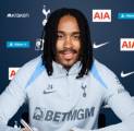 Djed Spence Resmi Teken Kontrak Baru Dengan Tottenham