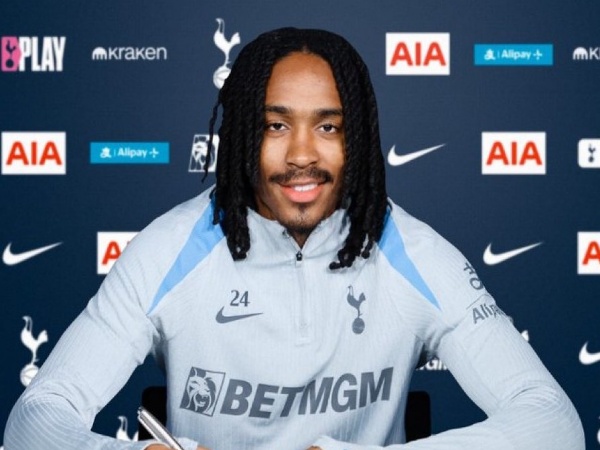 Djed Spence Resmi Teken Kontrak Baru Dengan Tottenham