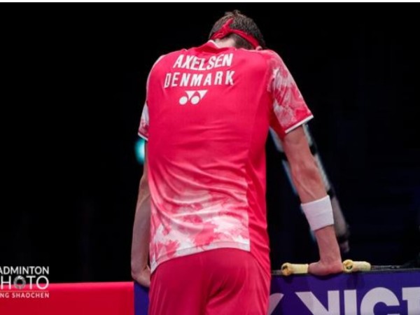 Denmark Open 2024: Viktor Axelsen Mundur Ditengah Pertandingan Karena Cedera