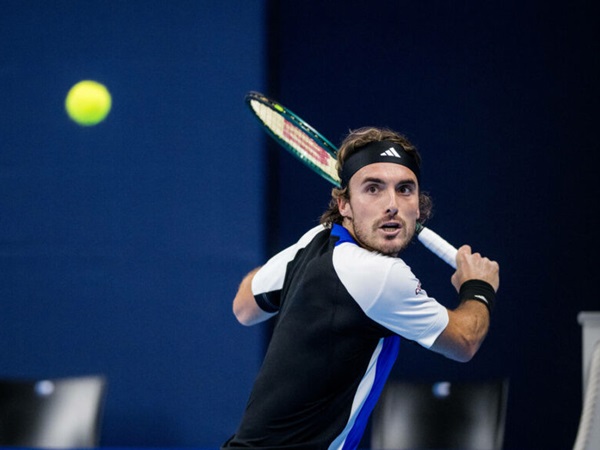 Stefanos Tsitsipas Bertahan Sekuat Mungkin Di Antwerp