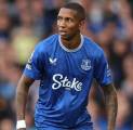 Ashley Young Optimis Everton Kalahkan Ipswich Town