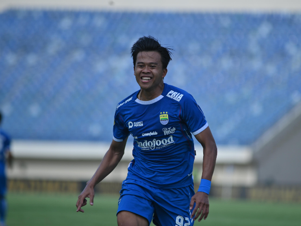 Bek kiri Persib, Edo Febriansah