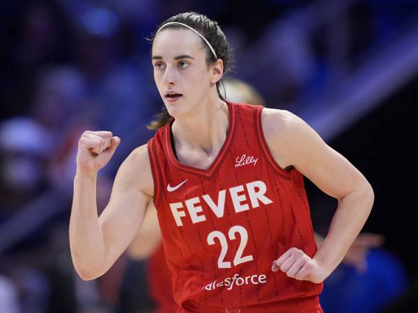 Caitlin Clark menerima 52 suara first team, terbanyak keempat secara keseluruhan. (Foto: AP)