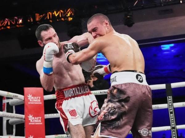 Tim Tszyu (kanan) tidak tampil sesuai harapan saat dikalahkan Bakhram Murtazaliev. (Foto: Fight TV)