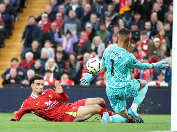 Kiper Chelsea Dinilai Bikin Blunder Dalam Proses Gol Kemenangan Liverpool