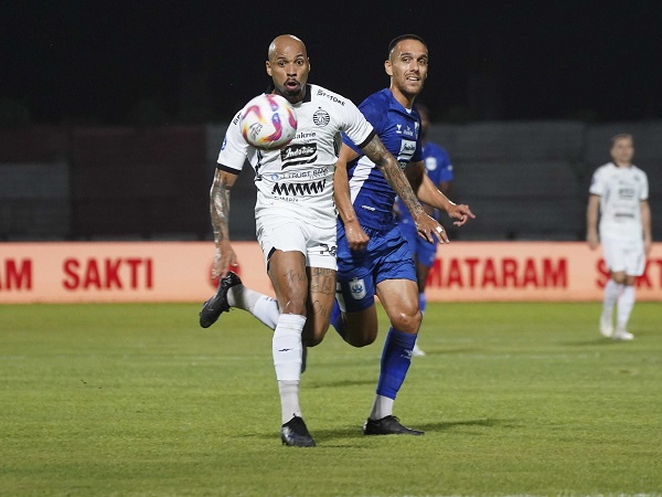 Penyerang Persija Jakarta, Gustavo Almeida