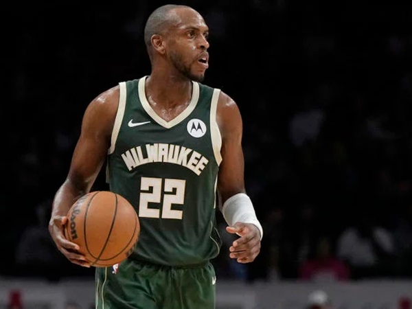 Khris Middleton Diragukan Tampil Jelang Lawan Timberwolves