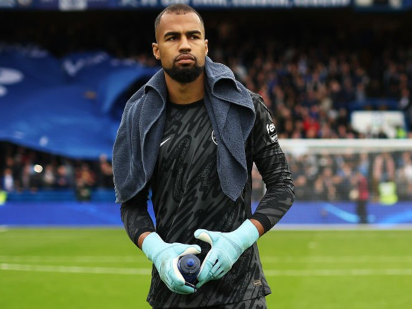 Kritik Robert Sanchez, Emmanuel Petit: Chelsea Butuh Kiper Baru!