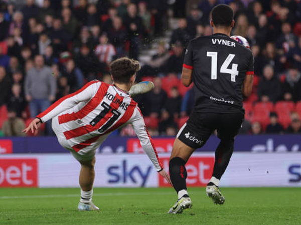 Bersinar di Stoke City, Pemain Pinjaman Liverpool Cetak Gol Akrobatik