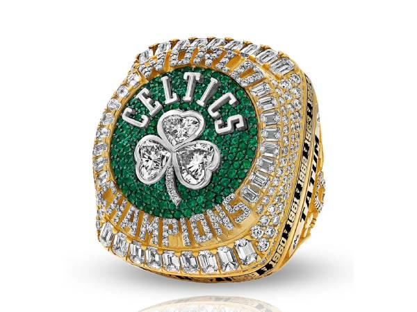 Setiap cincin memiliki 84 titik berlian di sisi sampingnya - persentase kemenangan playoff Boston Celtics di tahun 2024. (Foto: Jason of Beverly Hills)