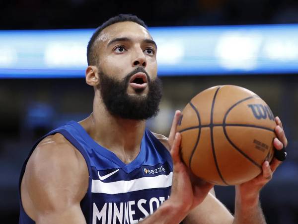 Rudy Gobert memainkan peran penting saat Timberwolves meraih rekor 56-26 dan melaju ke final Wilayah Barat musim lalu. (Foto: AP)