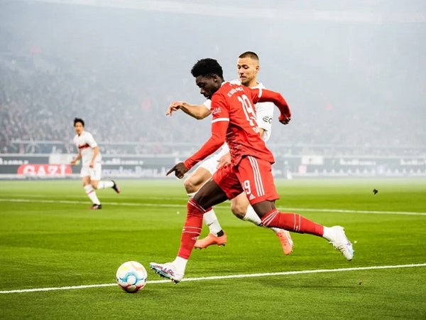 Bayern Makin Pelit Gaji, Agen Alphonso Davies Angkat Bicara