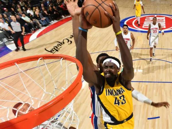 Pemain Indiana Pacers Pascal Siakam mencetak 19 poin saat Indiana Pacers mengalahkan Detroit Pistons 115-109 pada hari Rabu (23/10). (Foto: AP)