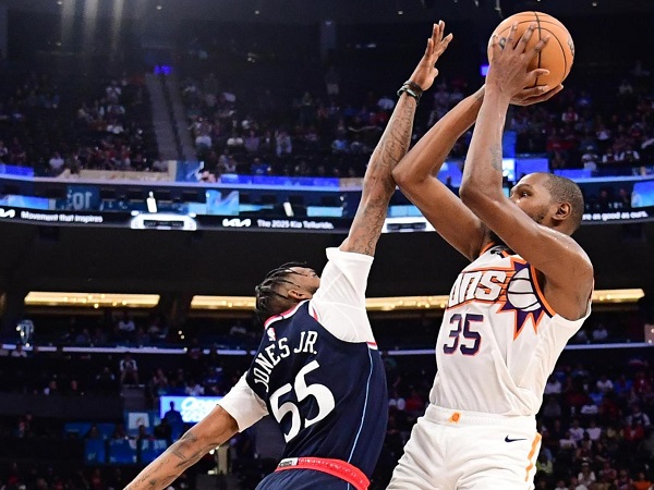 The Wall di Intuit Dome sempat buyarkan konsentrasi Kevin Durant.