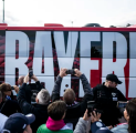 Brutal! Tak Hanya Menghina, Fans Barcelona Juga Lempar Batu ke Bus Bayern