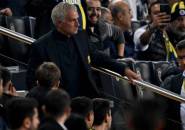 Diberi Kartu Merah, Jose Mourinho Tetap Dampingi Fenerbahce dari Tribun