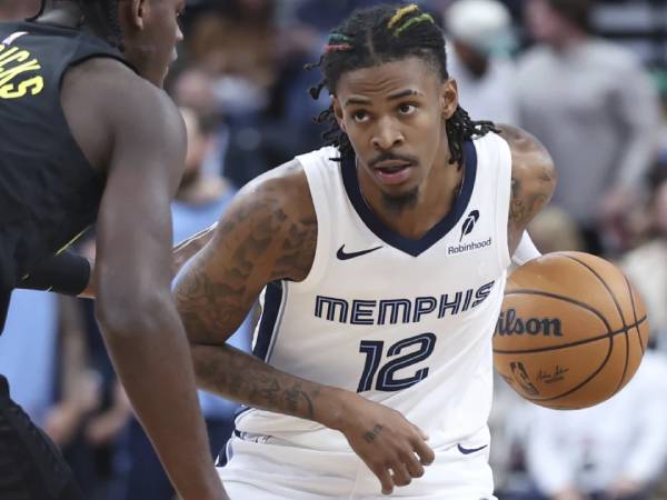 Ja Morant langsung tampil trengginas dalam laga pertamanya setelah sembuh dari cedera bahu. (Foto: AP)