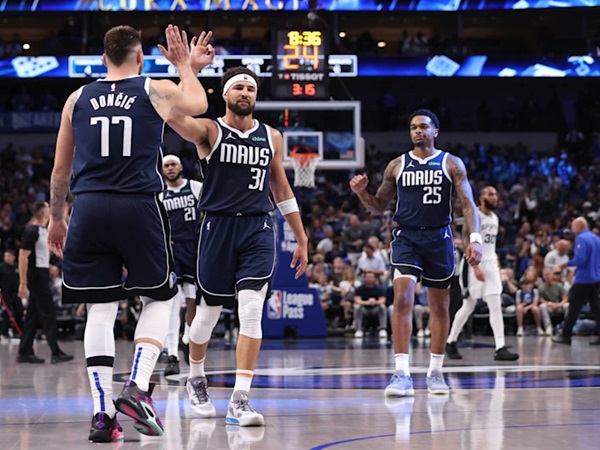 Luka Doncic Pimpin Mavericks Menang Atas Spurs