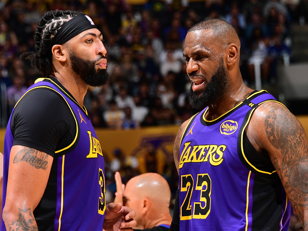 LeBron James tak masalah Anthony Davis jadi titik tumpu serangan Lakers.