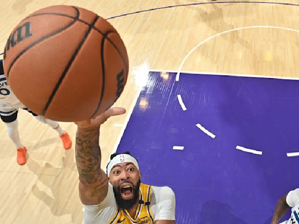 Los Angeles Lakers Bangkit untuk Menghajar Suns