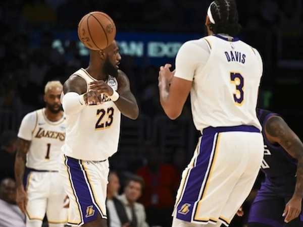 Anthony Davis terkesan lihat performa impresif LeBron James lawan Sacramento Kings.