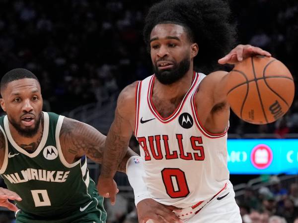 Coby White mencetak 35 poin saat Chicago Bulls menang 133-122 atas Milwaukee Bucks pada hari Jumat (25/10). (Foto: AP)