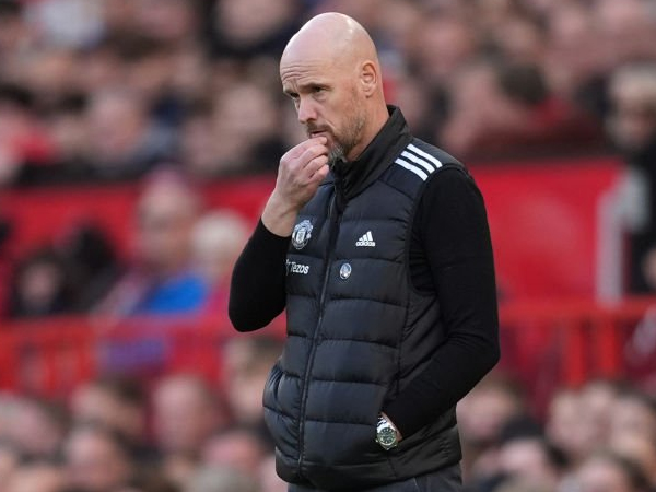 Erik ten Hag Dipecat MU, Gary Neville Mengaki Tak Kaget